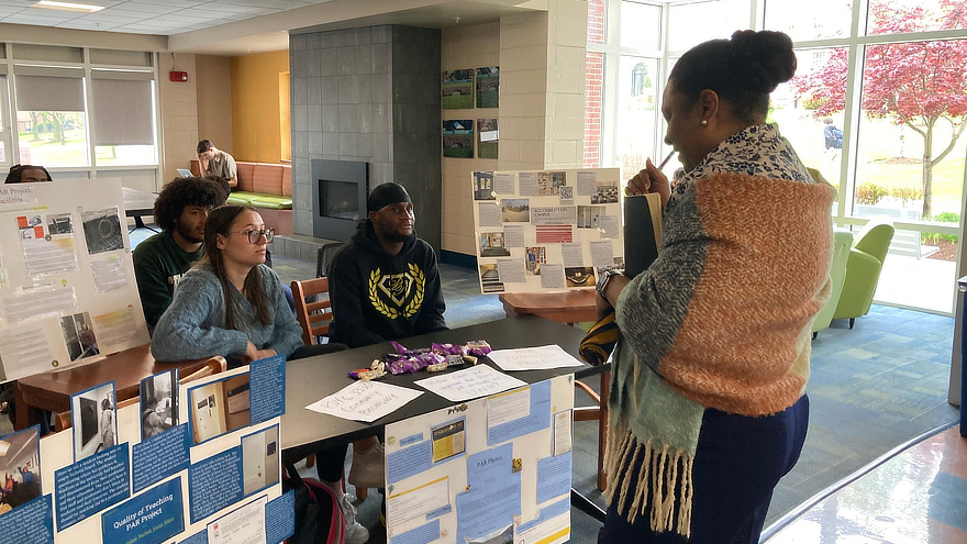 Ophelie Rowe-Allen visits student projects